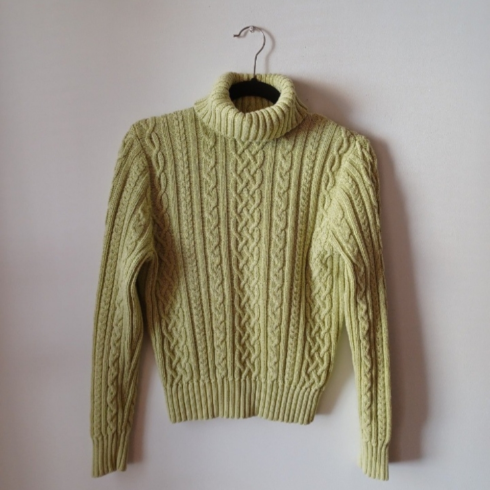 Wainscott womens medium cable knit sweater